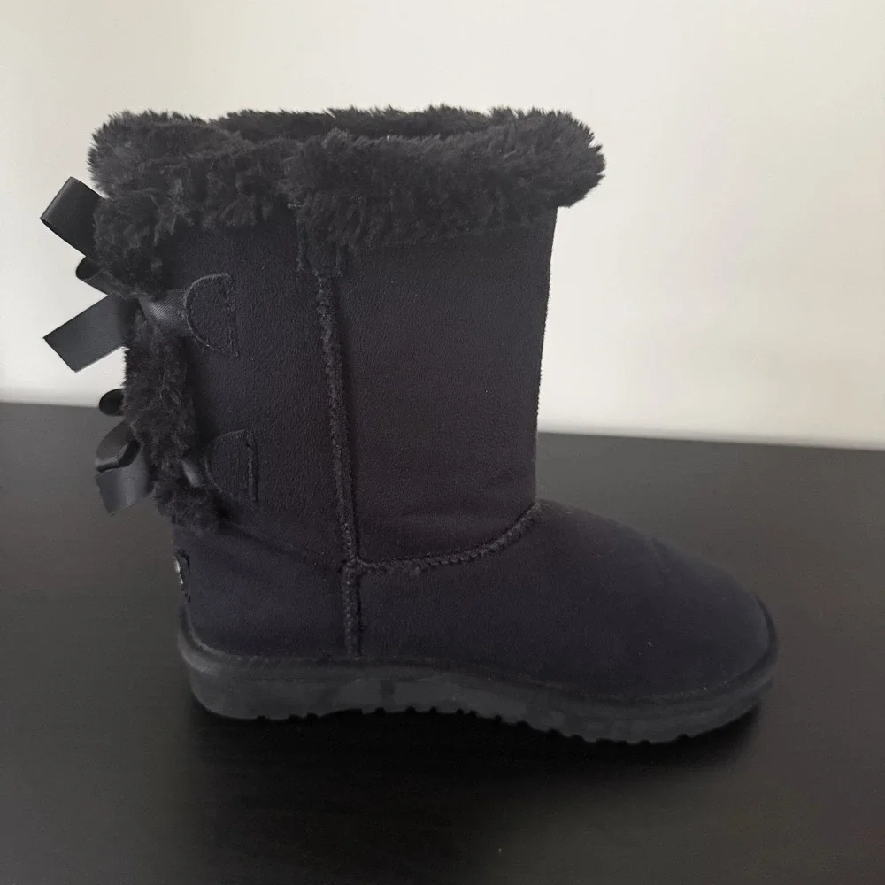 UGG Bailey Bow II Boots Womens Size 6 Black Sheepskin Fur Lined Winter